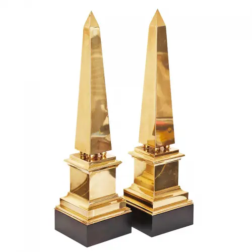 Uniek en handgemaakt  Monumenten met zwarte voet 15x15x52cm