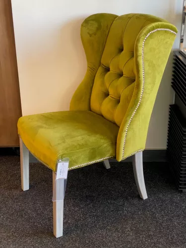 Uniek en handgemaakt  OP=OP Roxy eetkamerstoel - juke Olive 53 - Nieuwe grijze poten - Zilveren spijkers - Zilveren ring